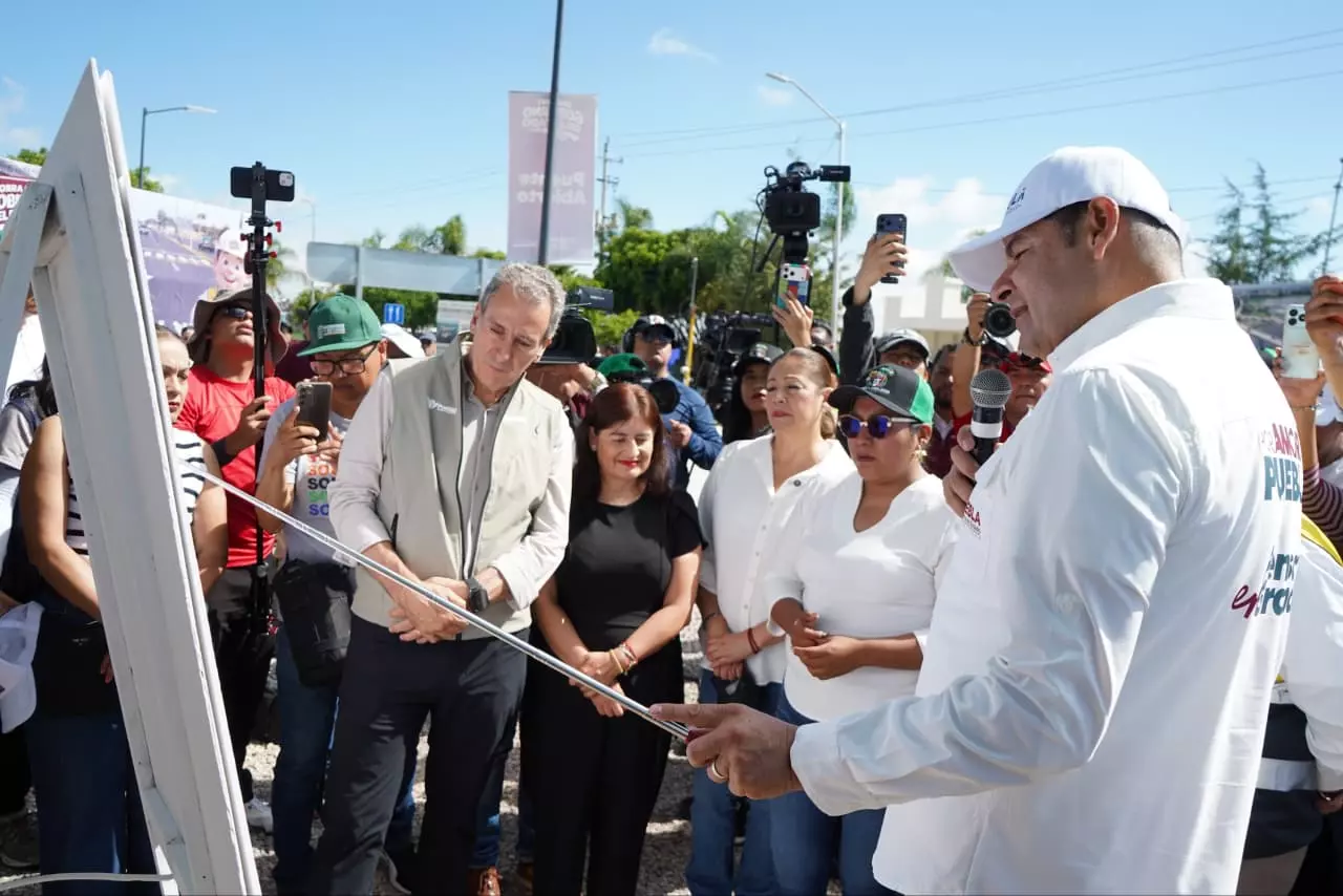 Supervisan Armenta y Chedraui Puente Vehicular de la Transformación